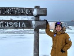 Pemuda Indonesia Temukan Fosil Kayu 130 Juta Tahun di Antartika