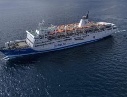 Menelusuri Keindahan Timur Indonesia Dengan KM Lambelu